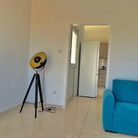 Apartamento Urban Retreat - Your Ideal Getaway In *